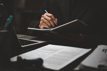 房产销售人员需要什么专业知识和技巧呢-